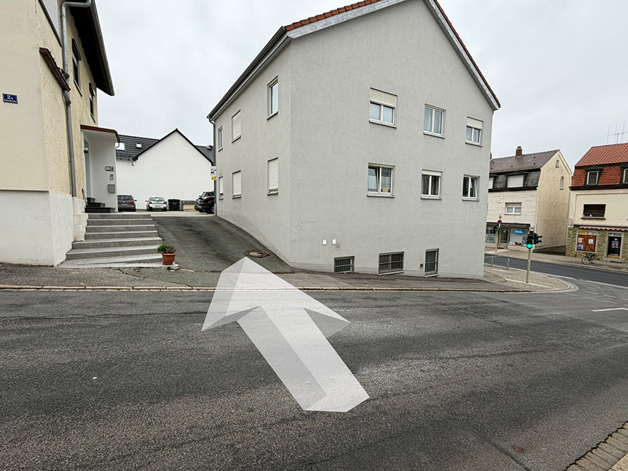 einfahrt parkplätze zur Physiotherapie praxis alpha spine