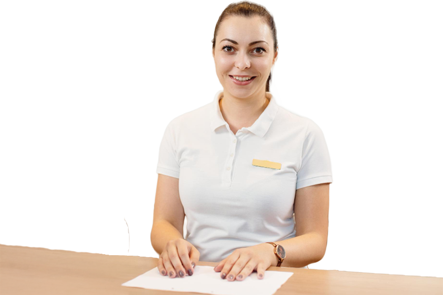 glueckliche physiotherapeutin bei alphaspine quer